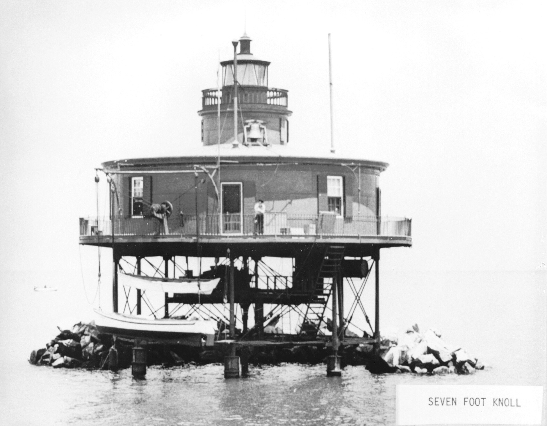 Seven Foot Knoll Light
